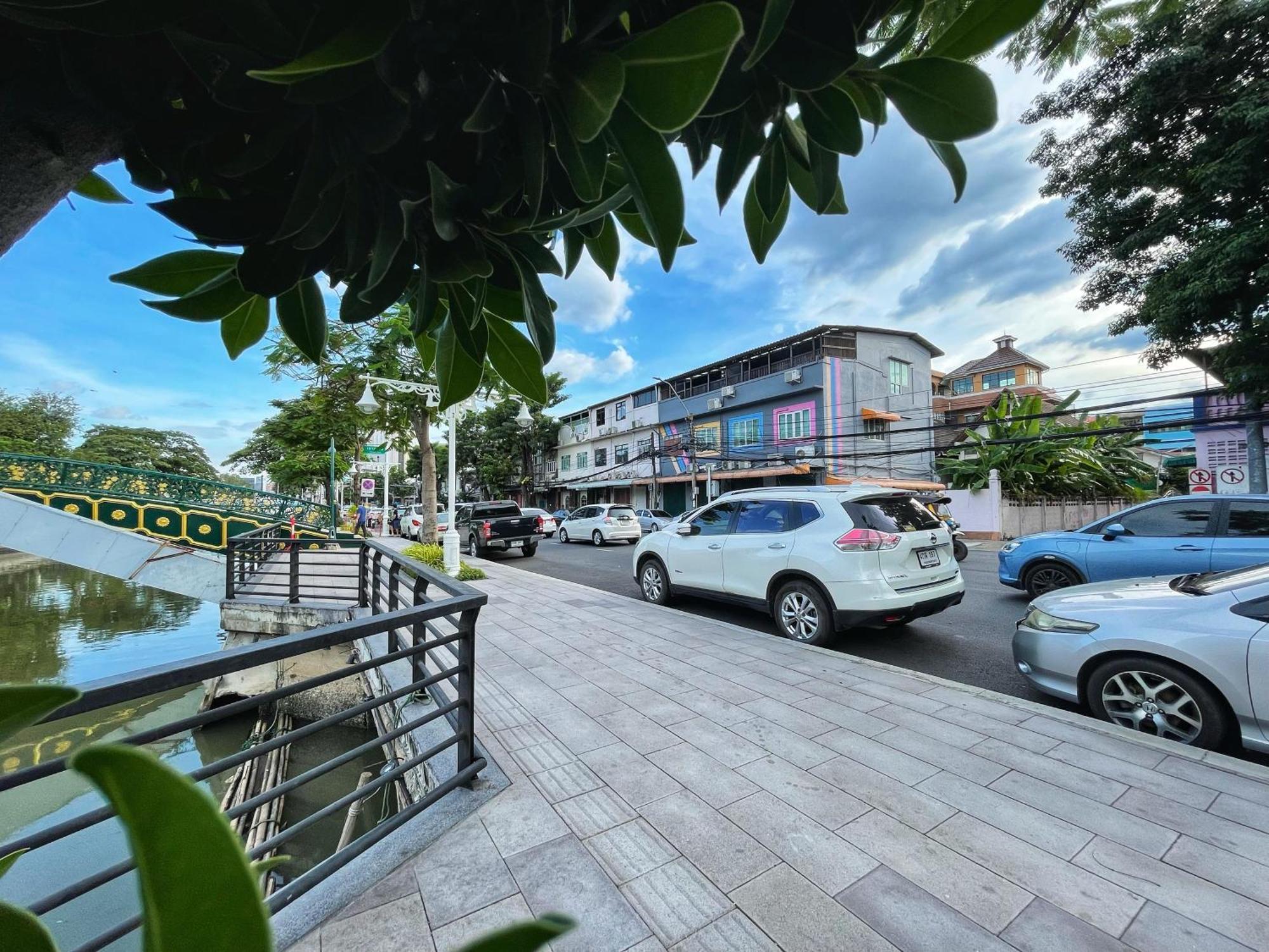 The Serene House Bangkok Extérieur photo